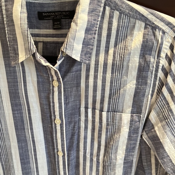 Banana Republic Soft Wash Blue and White Striped Button-Up Shirt XS - Picture 3 of 11